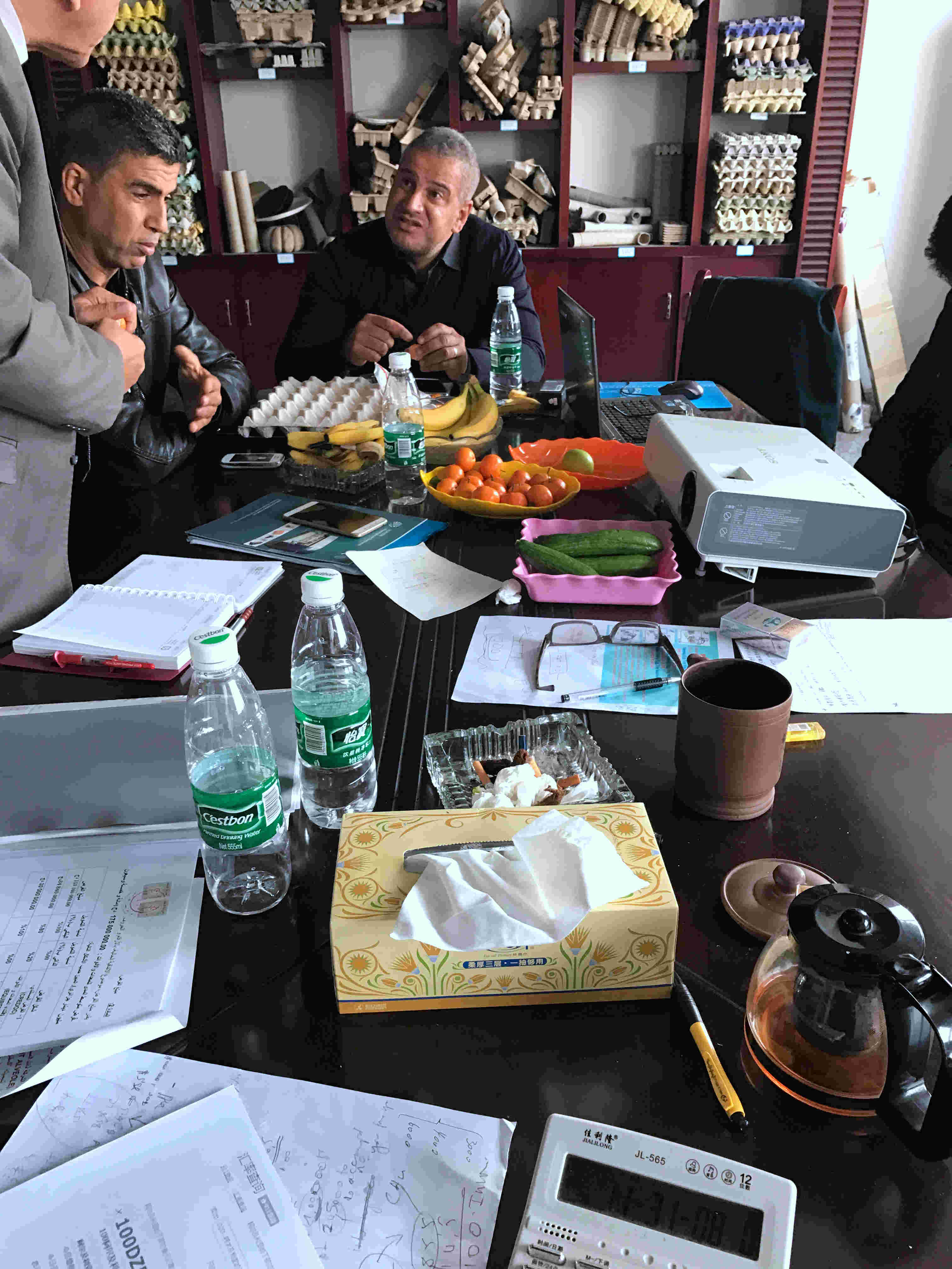 阿爾及利亞雙臺(tái)對(duì)輥式成型設(shè)備客戶(hù)來(lái)訪