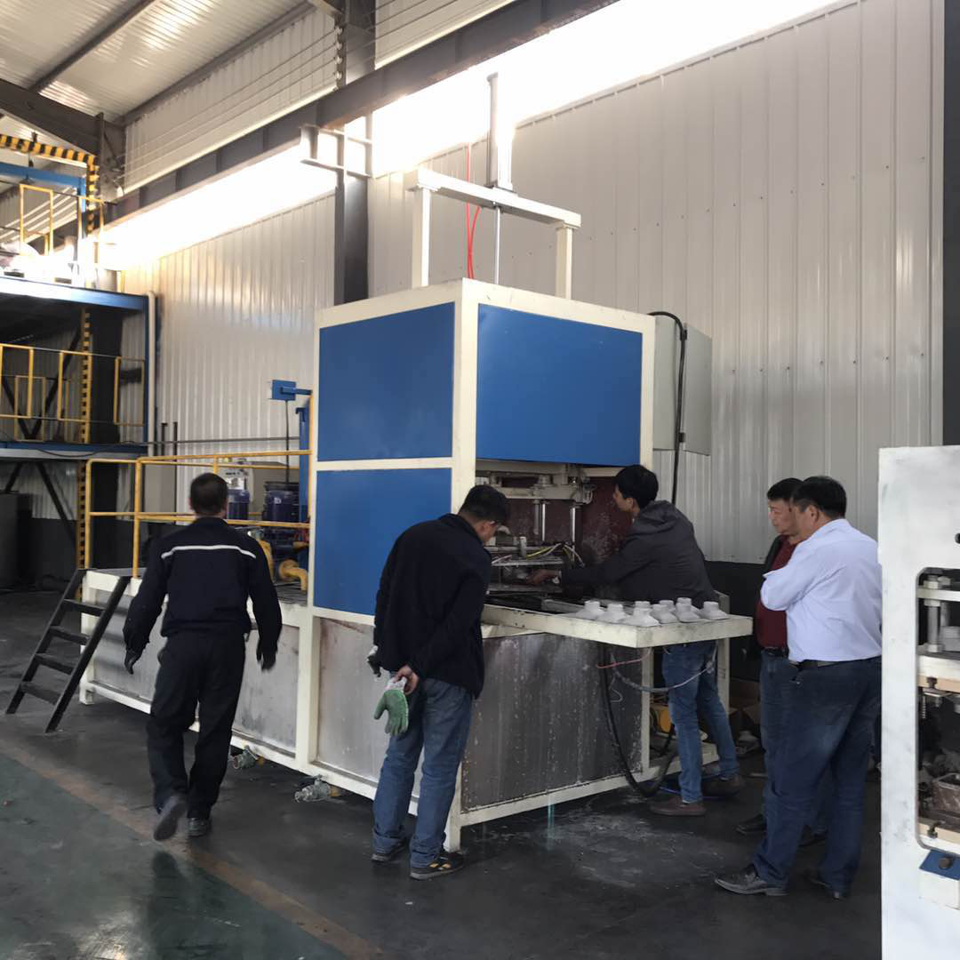 鑄材公司紙質(zhì)澆道管客戶(hù)調(diào)試現(xiàn)場(chǎng)